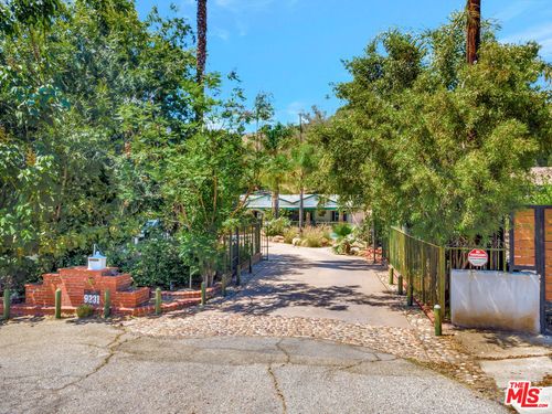 9231 Ledge Ave, Sun Valley, CA, 91352-2115 | Card Image