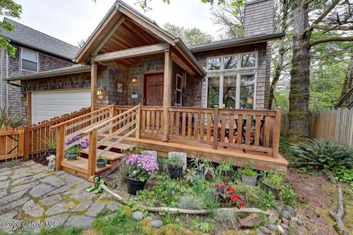 615 N Larch St, Cannon Beach, OR, 97110-3107 | Card Image