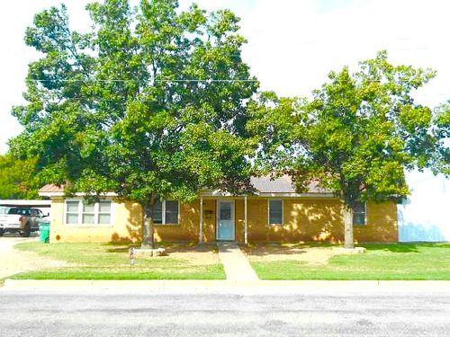 1326 Texas St, Vernon, TX, 76384-7863 | Card Image