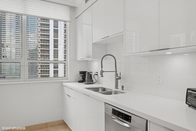 APT-2202 - 801 Brickell Key Blvd, Condo with 2 bedrooms, 2 bathrooms and null parking in Miami FL | Image 6