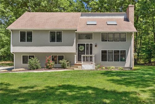 768 Weaver Hill Rd, Coventry, RI, 02816-4622 | Card Image