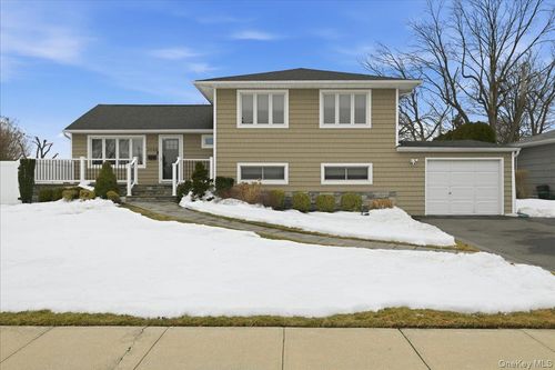 3984 Arthur Ave N, Seaford, NY, 11783-1552 | Card Image