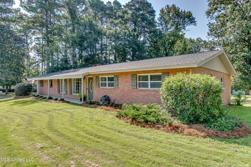110 High St, Brandon, MS, 39042-3719 | Card Image