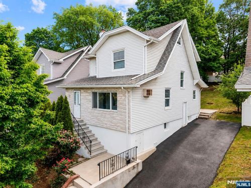 27 8th St, Ridgefield Park, NJ, 07660-1005 | Card Image
