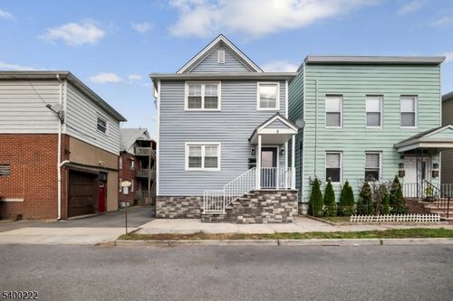 8 Essex St, Nutley, NJ, 07110-3221 | Card Image