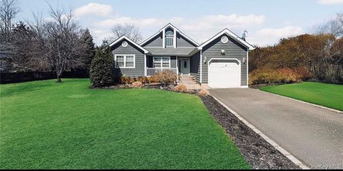 17 Woodlawn Ave, East Moriches, NY, 11940-1532 | Card Image