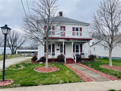 108 4th Street, House other with 4 bedrooms, 1 bathrooms and null parking in Altamont IL | Image 1