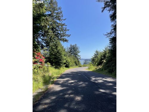 83615 Clear Lake Rd, Florence, OR, 97439-8330 | Card Image
