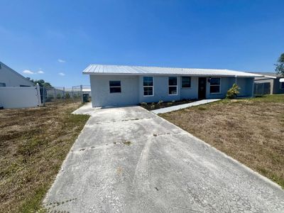 8147 Chesebro Avenue, House other with 2 bedrooms, 2 bathrooms and null parking in North Port FL | Image 2