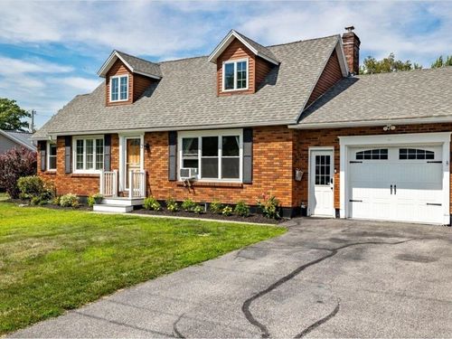 3 Lavoie Ave, Swanton, VT, 05488-1045 | Card Image