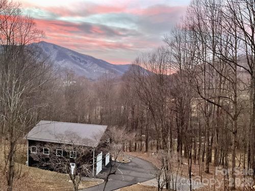 560 Winchester Creek Rd, Waynesville, NC, 28786-7848 | Card Image