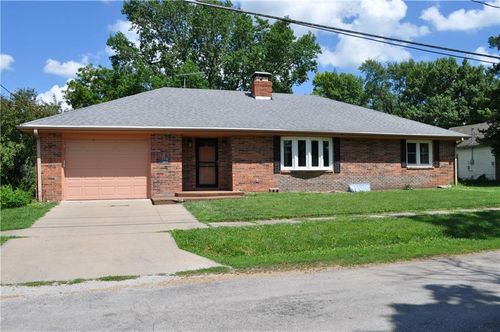 106 Bedford St, King City, MO, 64463-9614 | Card Image
