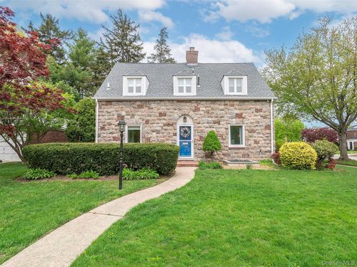 81 Huntington Rd, Garden City, NY, 11530-3119 | Card Image