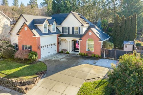 4102 Hidden Valley Ct, Medford, OR, 97504-9670 | Card Image