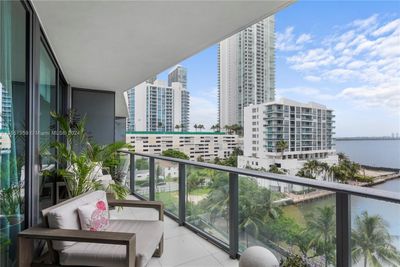 605 - 460 Ne 28th St, Condo with 2 bedrooms, 2 bathrooms and null parking in Miami FL | Image 2