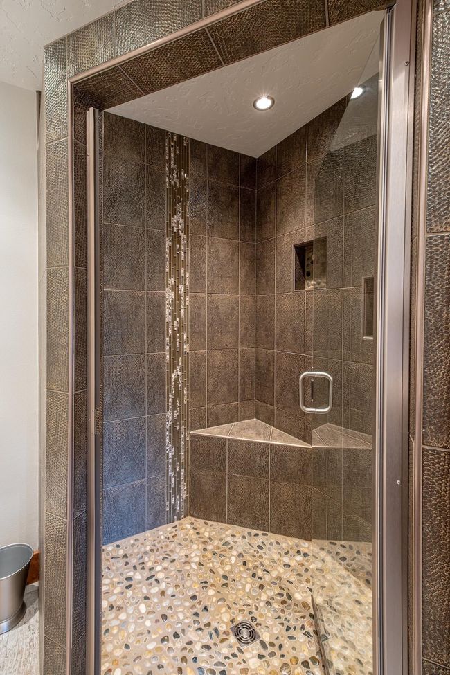 UNIT-4 - 16978 S Inner Ln, Condo with 3 bedrooms, 2 bathrooms and null parking in Spirit Lake IA | Image 11