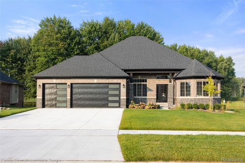 54161 Carrigan Dr, New Baltimore, MI, 48047-5866 | Card Image