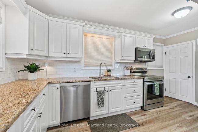465 Main St W, House other with 3 bedrooms, 2 bathrooms and 3 parking in Palmerston ON | Image 19