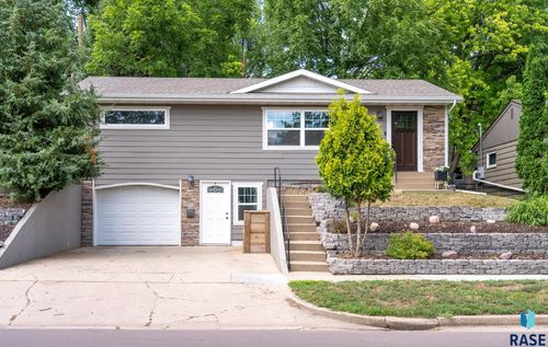 916 W 37th St, Sioux Falls, SD, 57105-5607 | Card Image