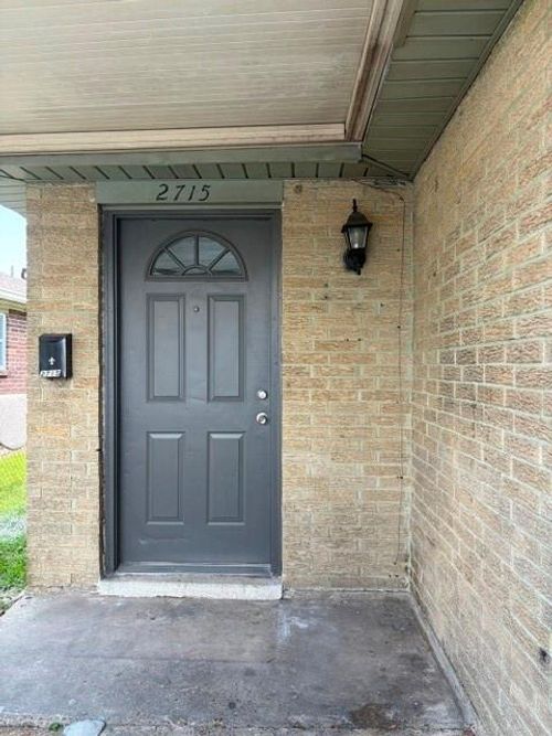2715 Ridgefield Dr, Metairie, LA, 70003-4537 | Card Image