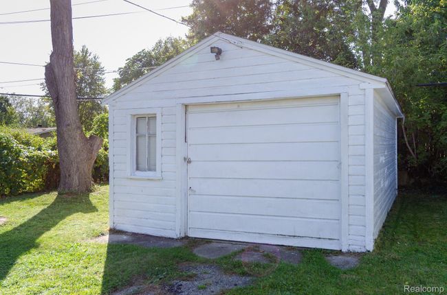 44 W End - Garage | Image 5