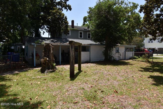 404 Third St N, House other with 2 bedrooms, 1 bathrooms and null parking in Carolina Beach NC | Image 10