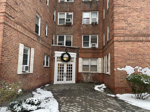 b114-70 Locust Ave, New Rochelle, NY, 10801-7310 | Card Image