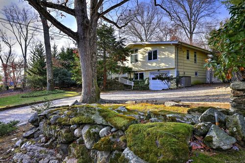 17B Long Lots Road, Westport, CT, 06880 | Card Image