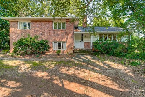 2701 Tudor Rd, Winston Salem, NC, 27106-5215 | Card Image