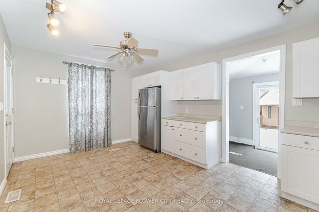 189 Dundas St N, House attached with 3 bedrooms, 2 bathrooms and 5 parking in Cambridge ON | Image 8