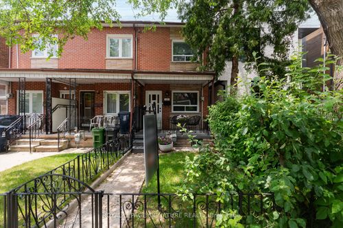 136 Montrose Ave, Toronto, ON, M6J2T7 | Card Image
