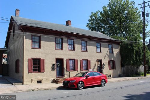 110 E Market St, MARIETTA, PA, 17547-1517 | Card Image