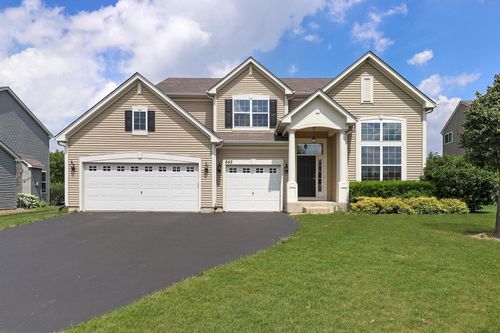 643 Seneca St, Volo, IL, 60073-8194 | Card Image