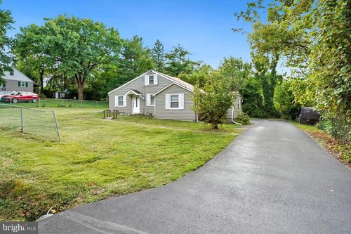 2046 Elm Ave, Jamison, PA, 18929-1000 | Card Image