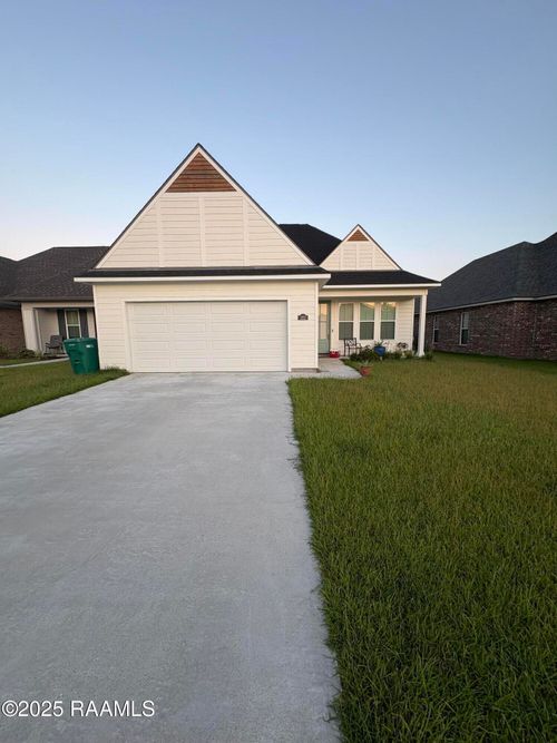 202 Bennington Ln, Youngsville, LA, 70592-6759 | Card Image