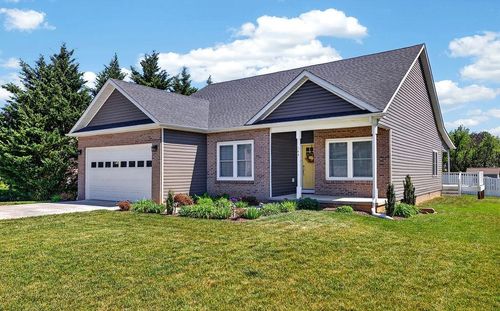145 Paige St, WAYNESBORO, VA, 22980-7479 | Card Image