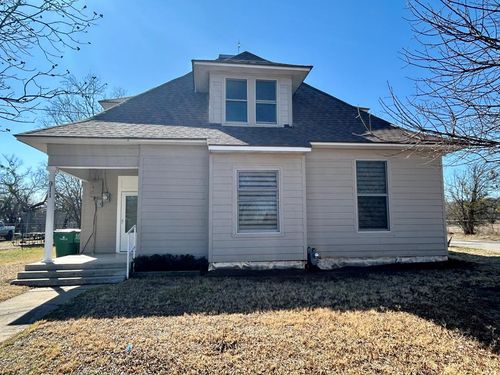 911 W Liveoak St, Coleman, TX, 76834-3415 | Card Image