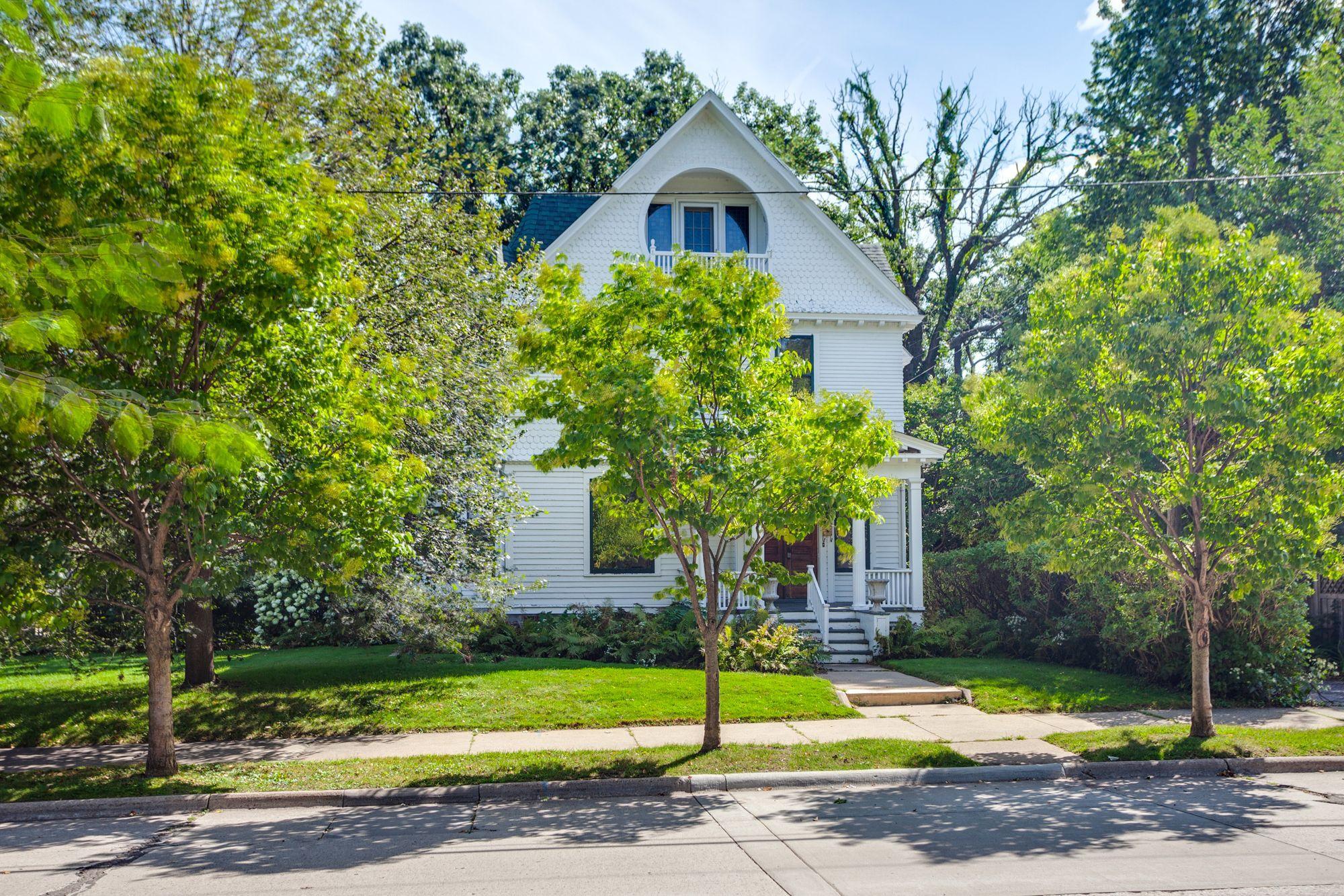 21st St, Minneapolis, MN 55405