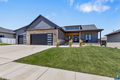 4100 N Interlachen Trl, Sioux Falls, SD, 57107-3082 | Card Image