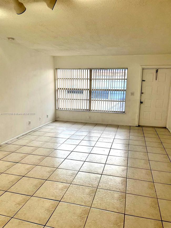 11562 - 11562 Royal Palm Blvd, Condo with 2 bedrooms, 2 bathrooms and null parking in Coral Springs FL | Image 6