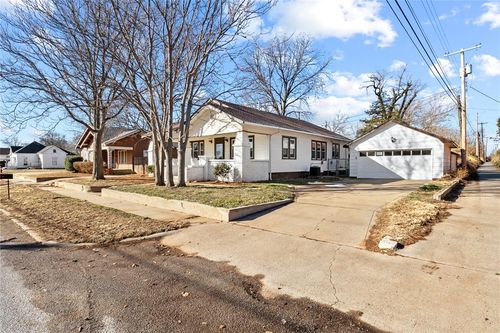 115 S Oliver Ave, Elk City, OK, 73644-5243 | Card Image