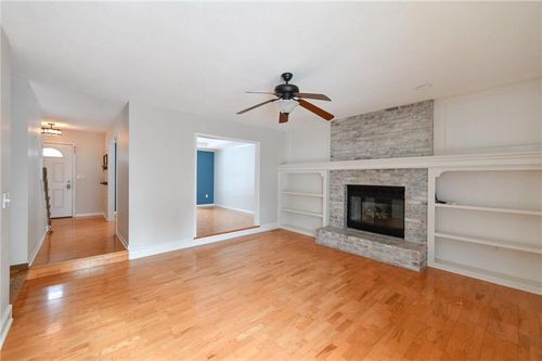 15529 W 83rd Ter, Lenexa, KS, 66219-1569 | Card Image