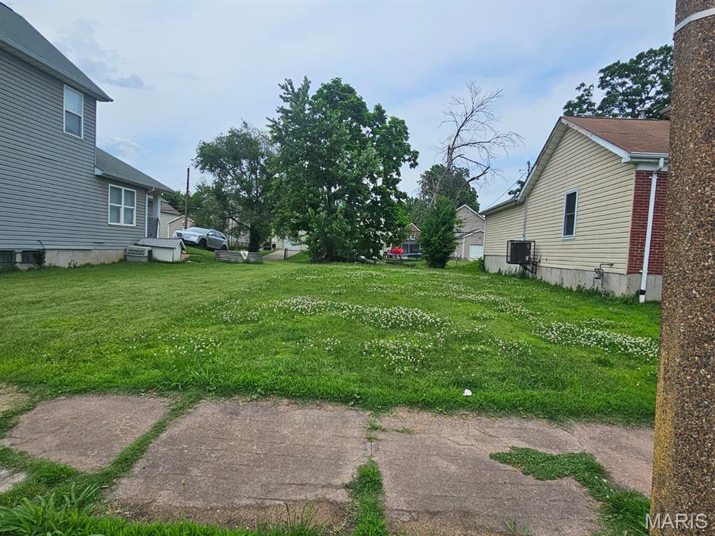 Land in St Louis 4