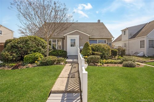 3017 Roxbury Road, Hempstead, NY, 11572 | Card Image