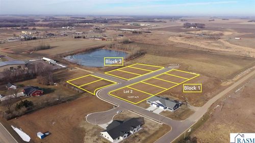 105 Bluestem Dr, Blue Earth, MN, 56013-4100 | Card Image