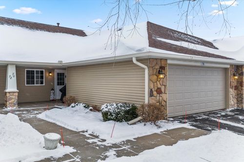 70 Crown Pointe Curv, Hudson, WI, 54016-7776 | Card Image