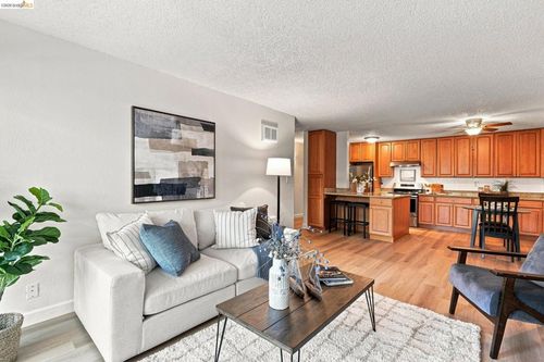 208-955 Shorepoint Ct, Alameda, CA, 94501-5867 | Card Image