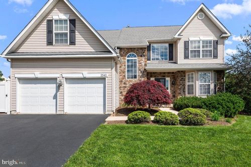 2543 Saint Victoria Dr, GILBERTSVILLE, PA, 19525-9347 | Card Image