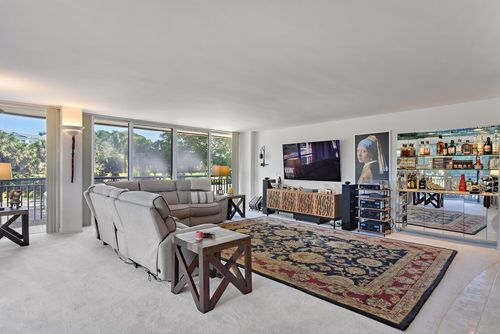 204-2427 Presidential Way, West Palm Beach, FL, 33401 | Card Image