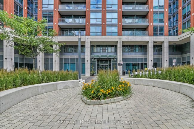 402 - 31 Tippett Rd, Condo with 4 bedrooms, 2 bathrooms and 1 parking in Toronto ON | Image 39